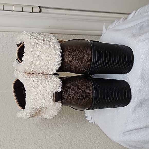 Qupid Heel Boots - Picture 5 of 9